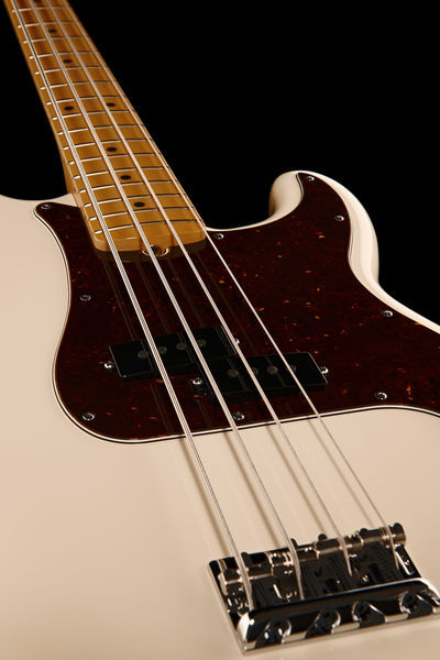 Fender AM Standard P-Bass MN OWT