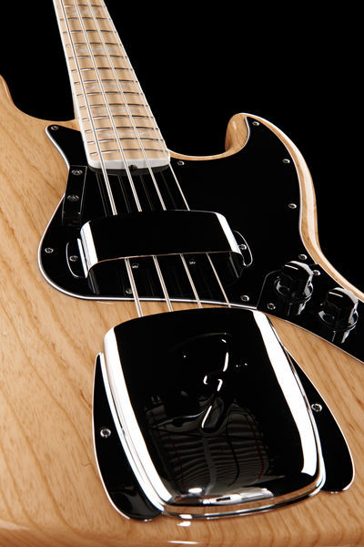Fender AM Vintage 74 J-Bass MN NAT